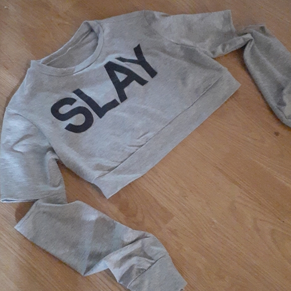 Slay Cropped Shirt with Cut-Out Elbows - Picture 4 of 4